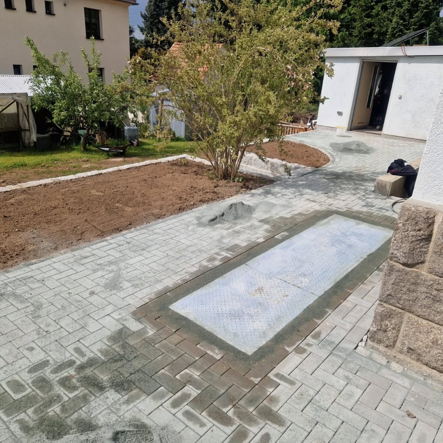 Montagen, Demontagen, Zaunbau, Baggerarbeiten, Pflasterarbeiten